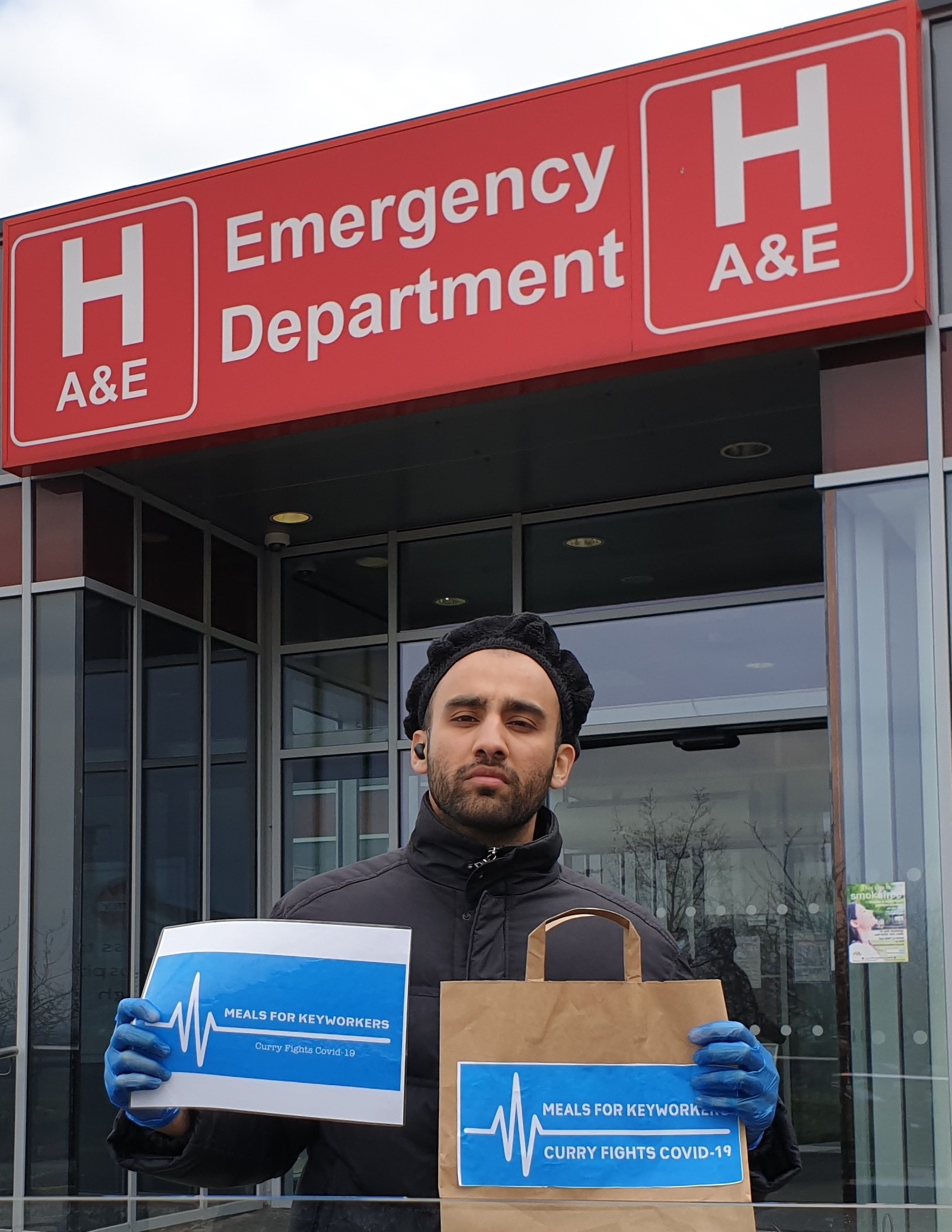 Alumnus Bilal Bin Saqib, donating food to key workers