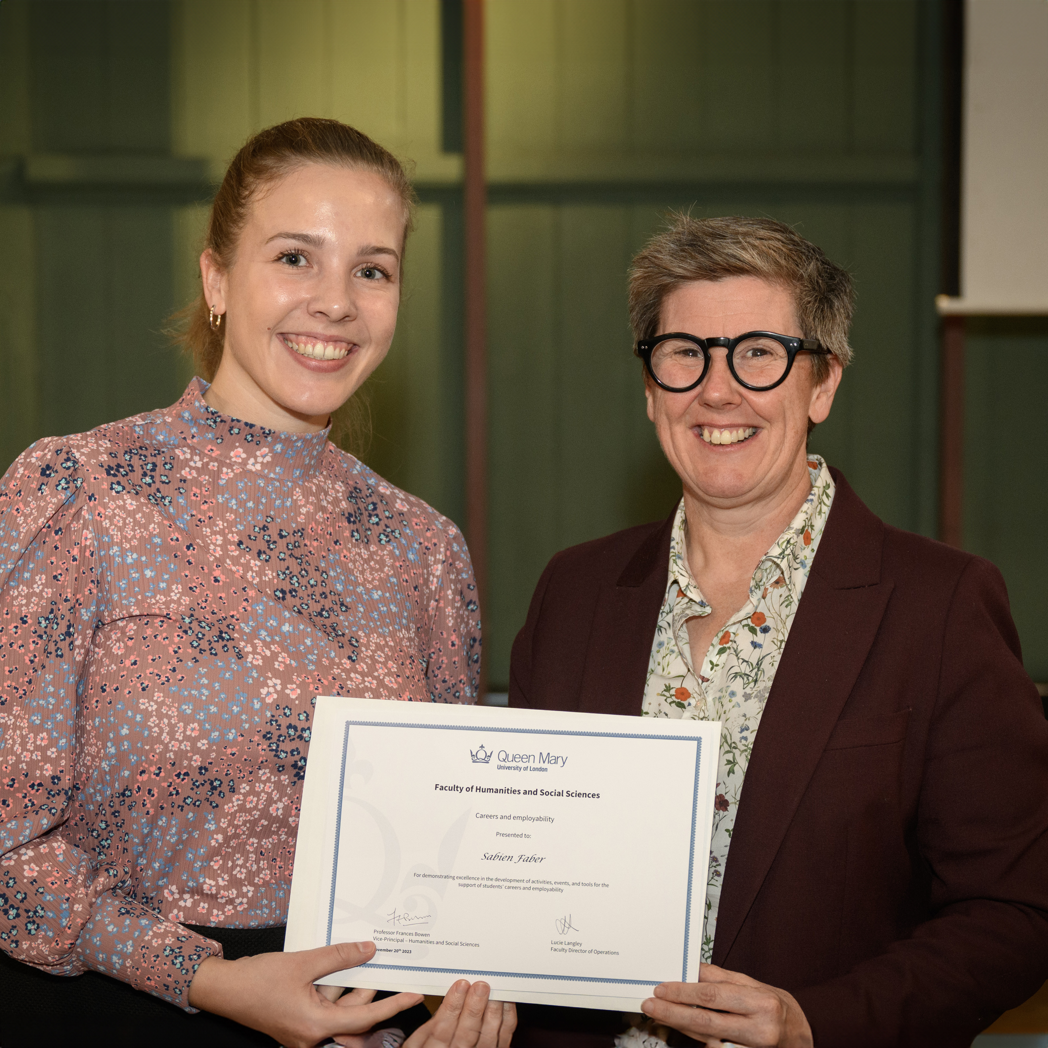 Sabine Faber collecting her award