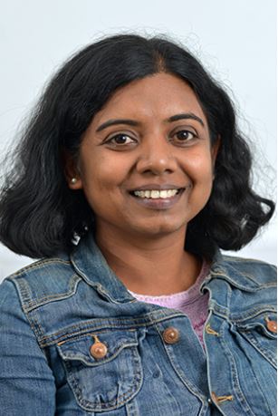 portrait picture showing Professor Viji Draviam