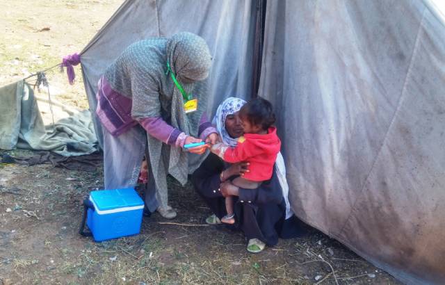 A polio vaccination is administered in Pakistan