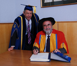 Professor Bob Watson (right) with Queen Mary's principal Professor Simon Gaskell