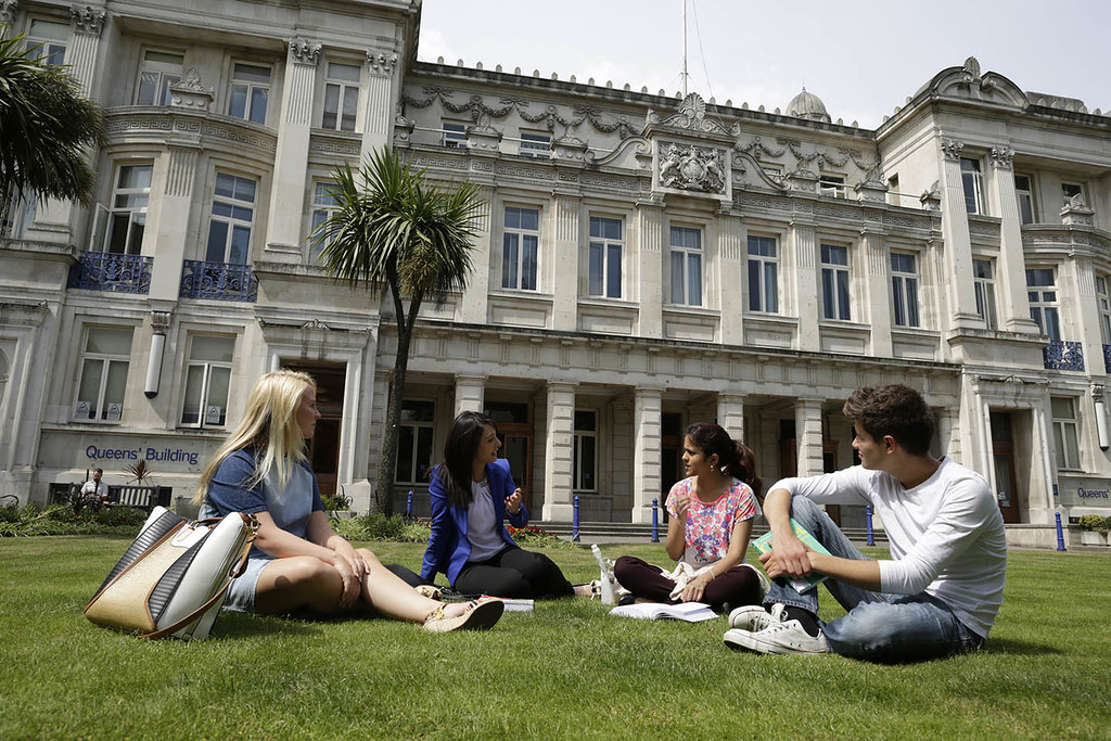 Students sitting outside Queen