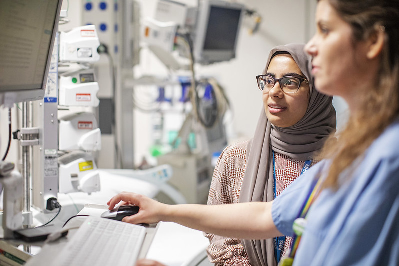 Medical students use medical equipment in a hospital