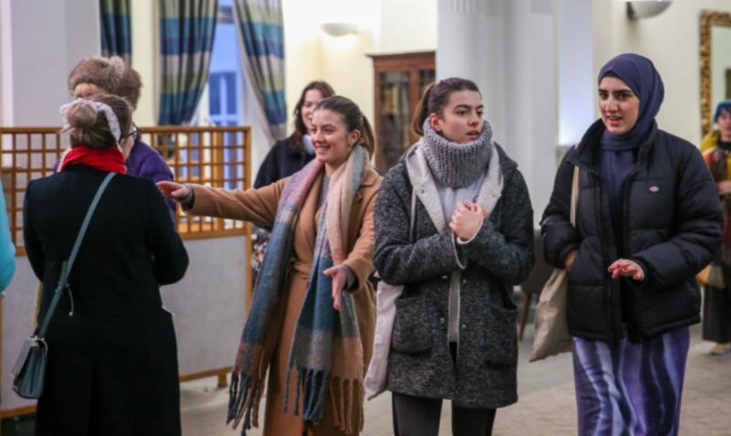 Student peer leaders at an celebration event in the Queen's Building