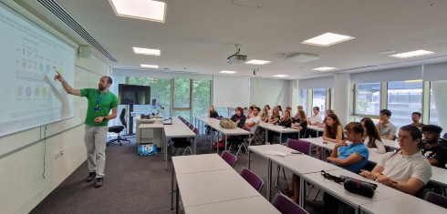 Giorgio Chianello delivering a talk at the chemistry residential summer school 2022