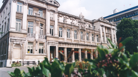 Exterior of Queen's building with CRST overlooking it