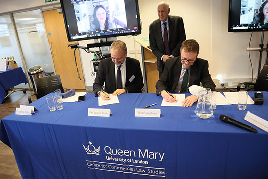 Professor Ignacio Tirado and Professor Professor Colin Grant signing the agreement between CCLS and UNIDROIT.